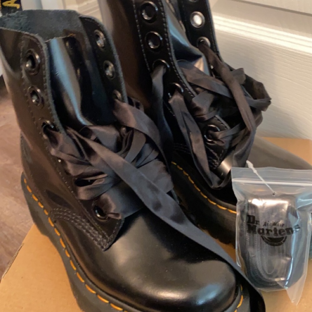 Dr. Martens Molly’s black